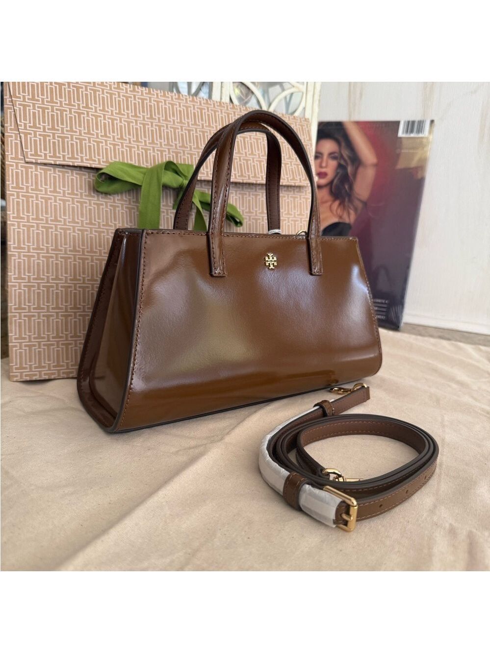 New 450+ Tory Burch Emerson mini tote in rich walnut color Leathe - Picture 11 of 12